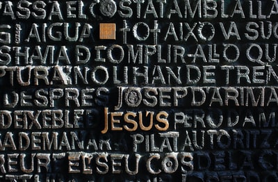 极简主义摄影耶稣的浮雕装饰
